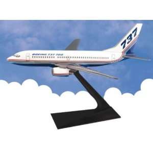   200, LP3933W   B737 700 Boeing House W/WINGLETS 1/200) Toys & Games