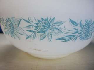 GLASBAKE MIXING BOWLS BLUE FLOWERS FRONT/BACK  