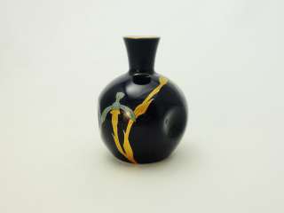 Near Mint 50 Year Old Japanese Arita Hand Painted Porcelain Bud Vase 