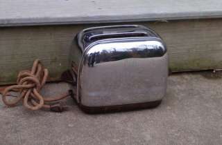 Vintage Toastmaster Art Deco Toaster 1B12   WORKS GREAT  