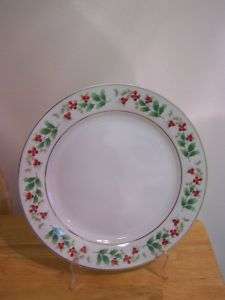 Gibson Christmas Charm Holiday Dinner Plate Holly & Berries 10 