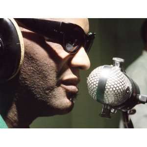 Ray Charles Taping a Coca Cola Radio Commercial, 1967 Premium Poster 