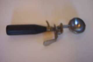 VINTAGE BENEDICT INDESTRUCTO ICECREAM SCOOPER  