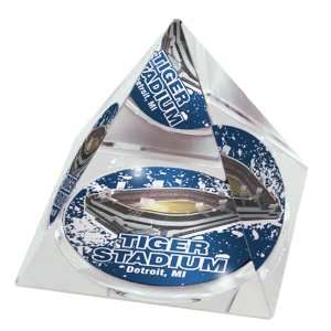  MLB Detroit Tigers Stadium Crystal Pyramid Paperweight 