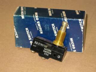 Micro switch #BZ 3YN702 5A 250VAC NOS (2) NO/NC plunger  