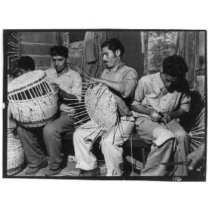  Puerto Rico,Men making baskets,1944 1946,Edwin Rosskam 