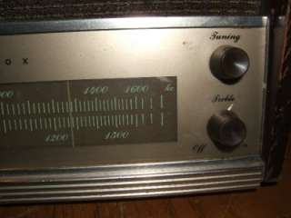 Vintage Magnavox AM12 Table Top AM Tube Radio  