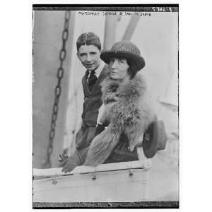  Margaret Sanger & son in Japan