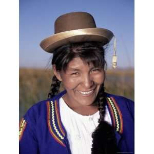 com Head and Shoulders Portrait of a Smiling Uros Indian Woman, Lake 